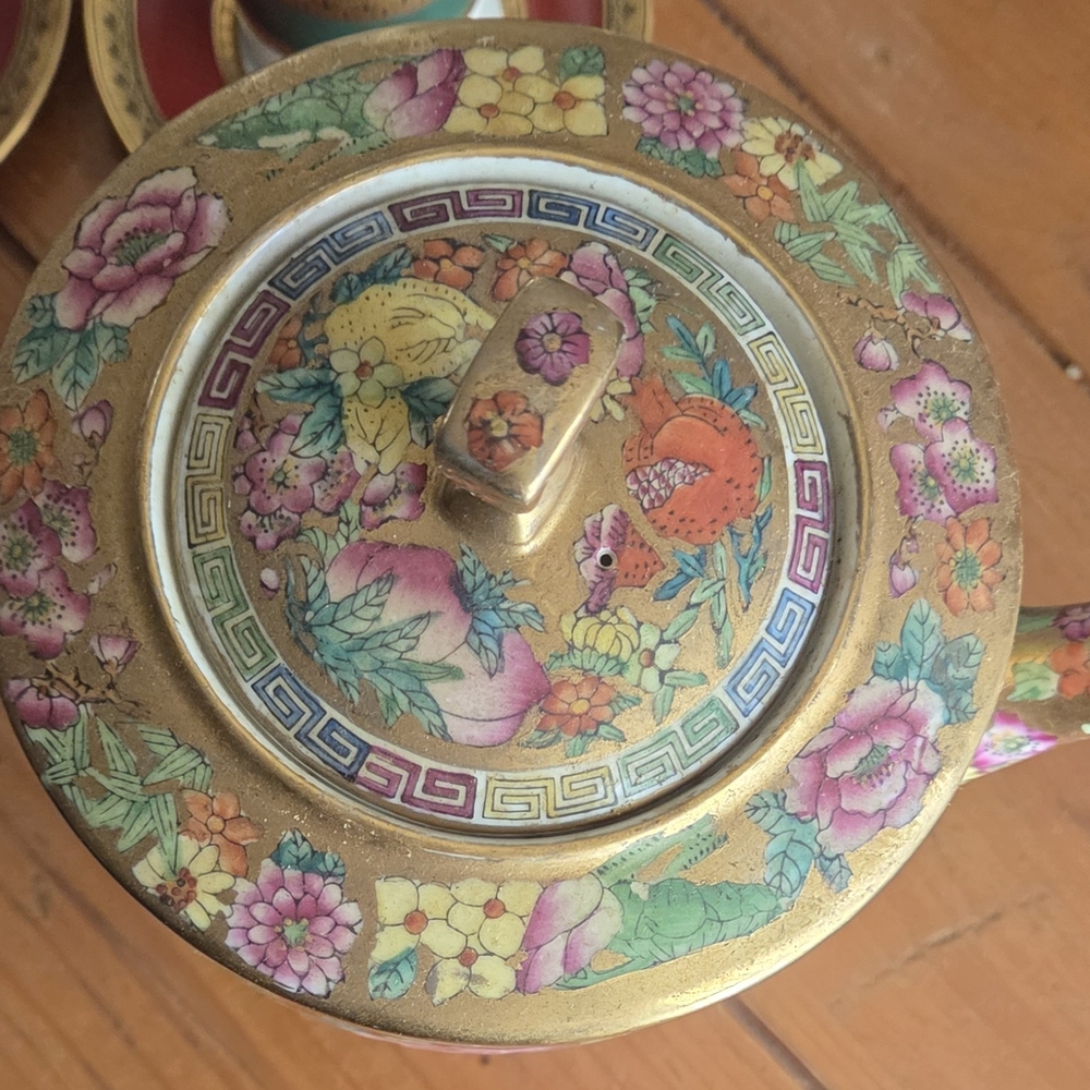 Vintage Chinese Porcelain Mille Fleurs Tea Pot - Picture 2 of 5